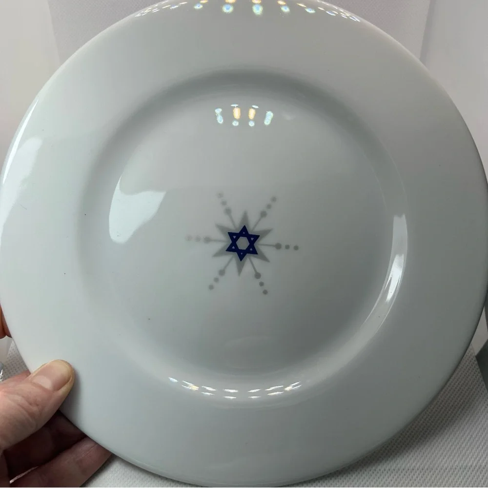 Crate & Barrel Hanukkah plate white blue silver salad plate 8 inch lot of 4 NWT